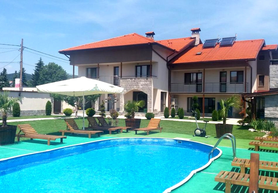 Почивка край Самоков! Нощувка в къща с капацитет за 6 или 12 възрастни + 2 или 4 деца 11.99г. от къща за гости Свети Никола, с. Широки Дол