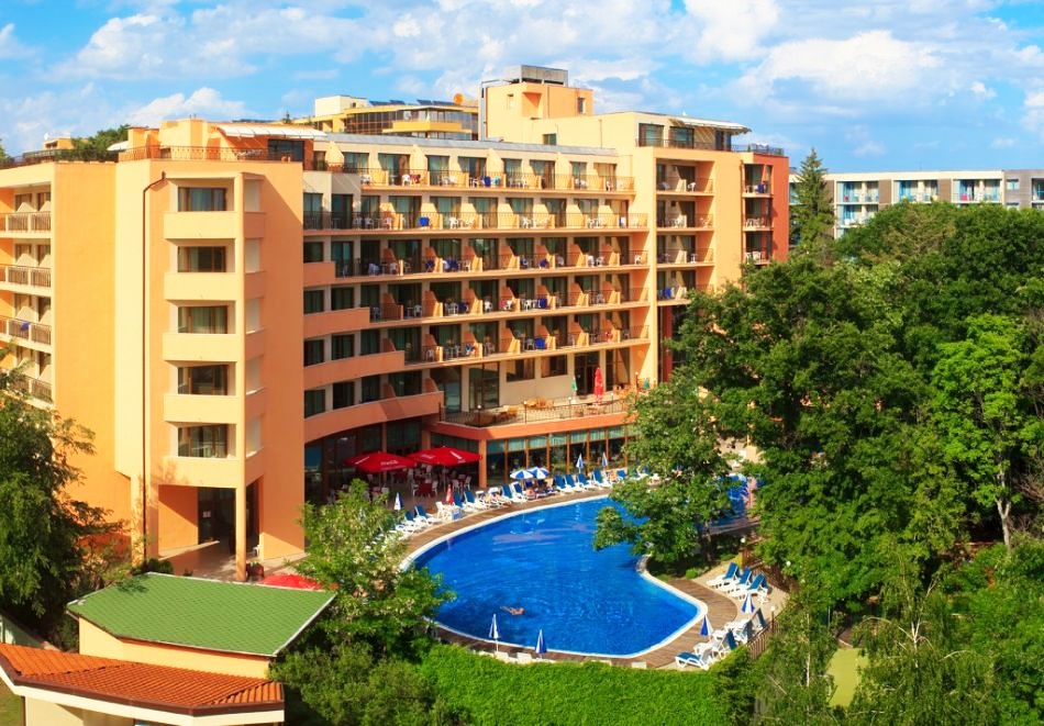 Лято в Златни пясъци! Нощувка на човек на база All inclusive + процедура по избор + минерален басейн и релакс зона в Балнео хотел Алегра****. Дете до 11.99г. - БЕЗПЛАТНО!
