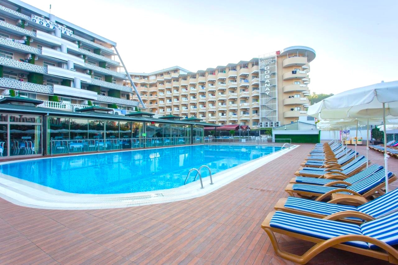На първа линия в BEACH CLUB DOGANAY 5*, Алания,Турция! Автобусен транспорт +7 нощувки за ДВАМА на Ultra All Inclusive. Дете до 11г. безплатно!