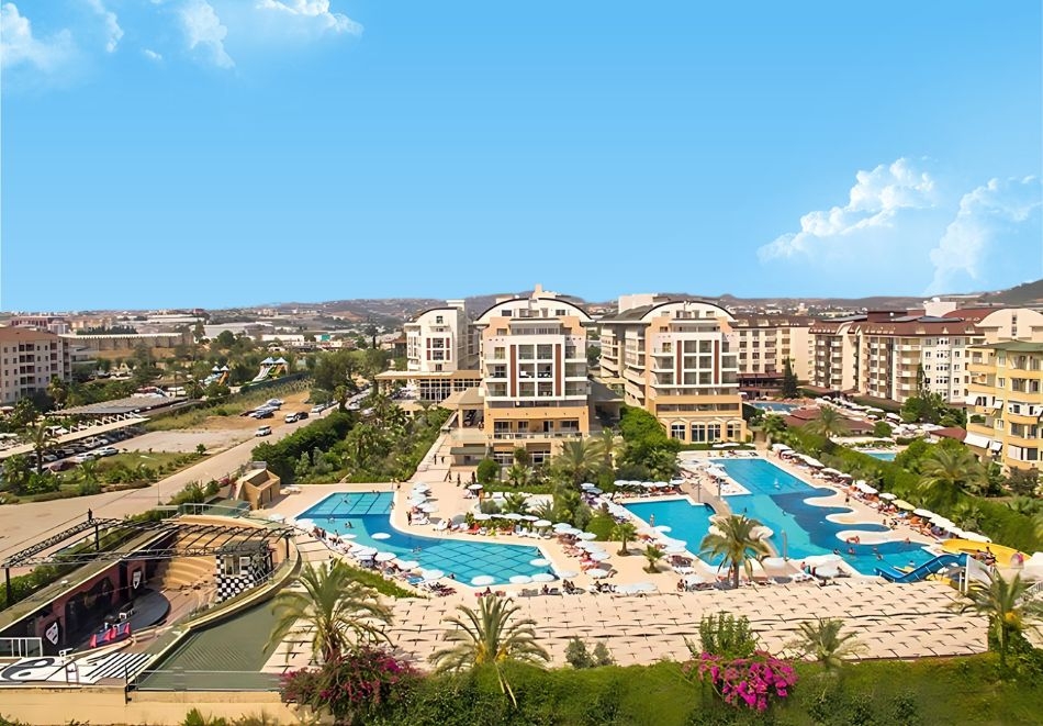 На първа линия в HEDEF BEACH RESORT & SPA 5* Алания, Турция! Автобусен транспорт + 7 нощувки на човек на база Ultra All Inclusive +  басейни и пързалки
