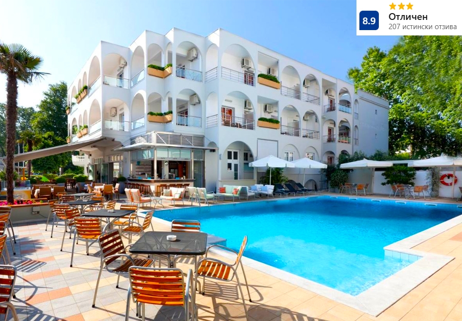 Промо оферта на 60м. от плажа в Платамонас, Гърция! Нощувка за ДВАМА със закуска и вечеря + басейн в Kronos Hotel! Дете до 6г. БЕЗПЛАТНО!