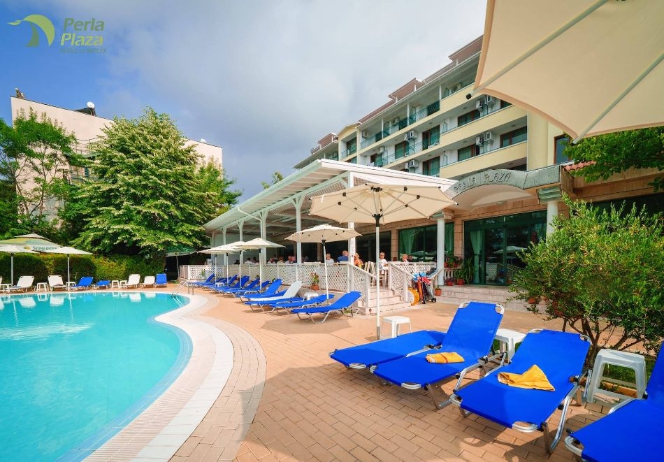 Нощувка на човек на база All Inclusive + безплатен вход за Аквапланет Приморско от хотел Перла Плаза***, Приморско