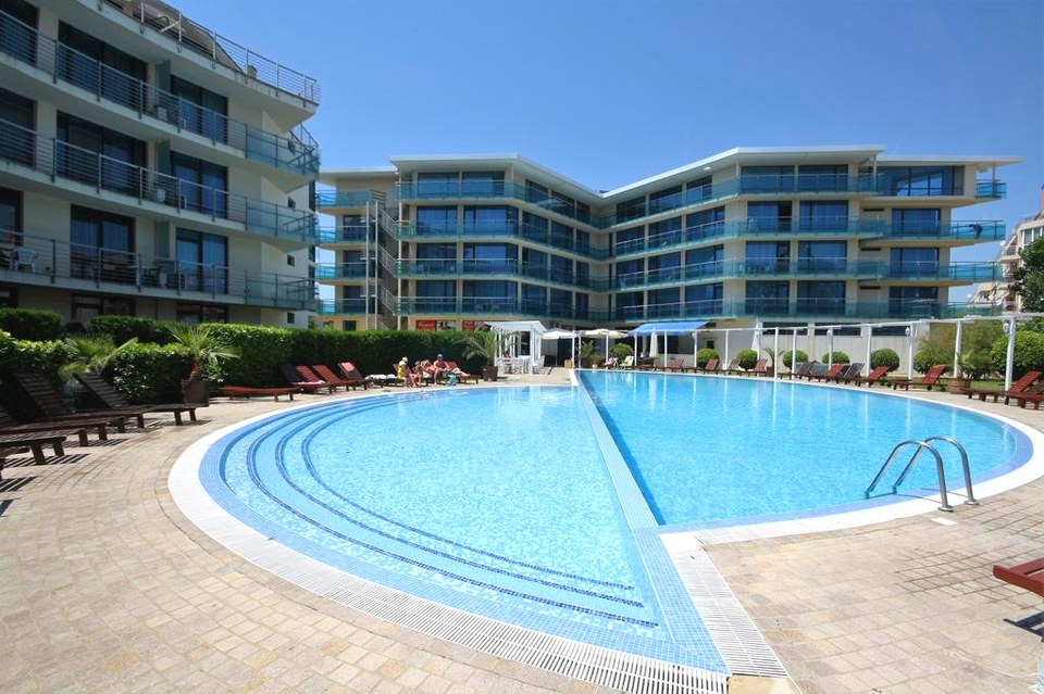 Нощувка на човек на база All Inclusive + басейн с детска секция от Апарт хотел Синя Ривиера, Слънчев бряг. Минимален престой - 5 нощувки!