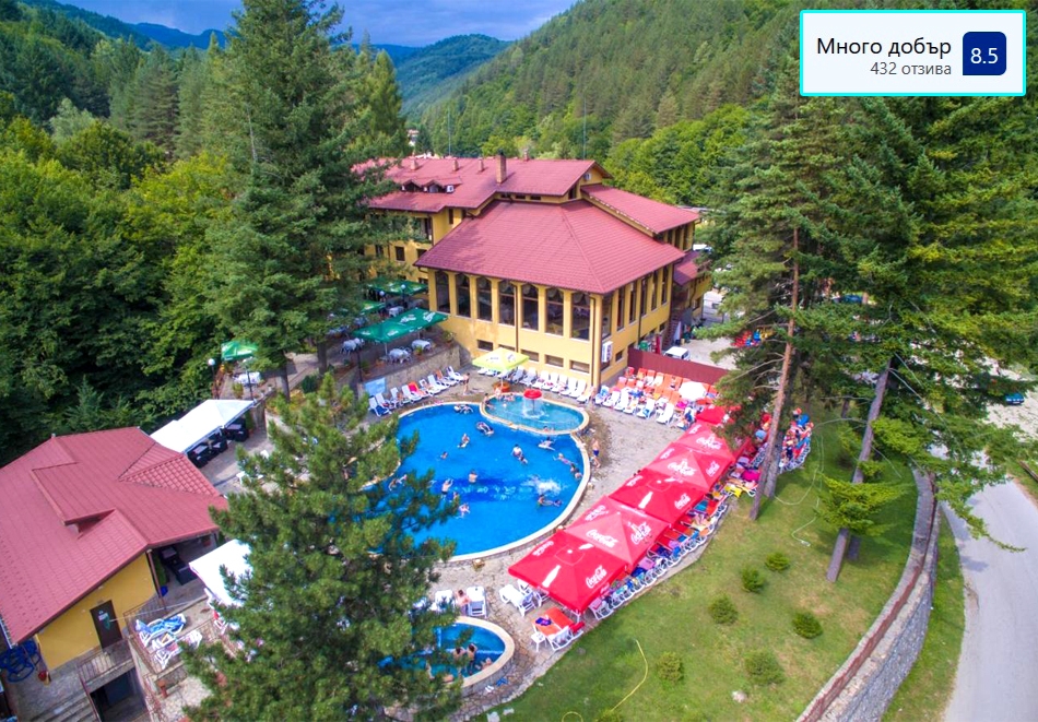 Нощувка за ДВАМА със закуска, вечеря и възможност за обяд + външен басейн с минерална вода и релакс зона от хотел Балкан, с. Чифлик