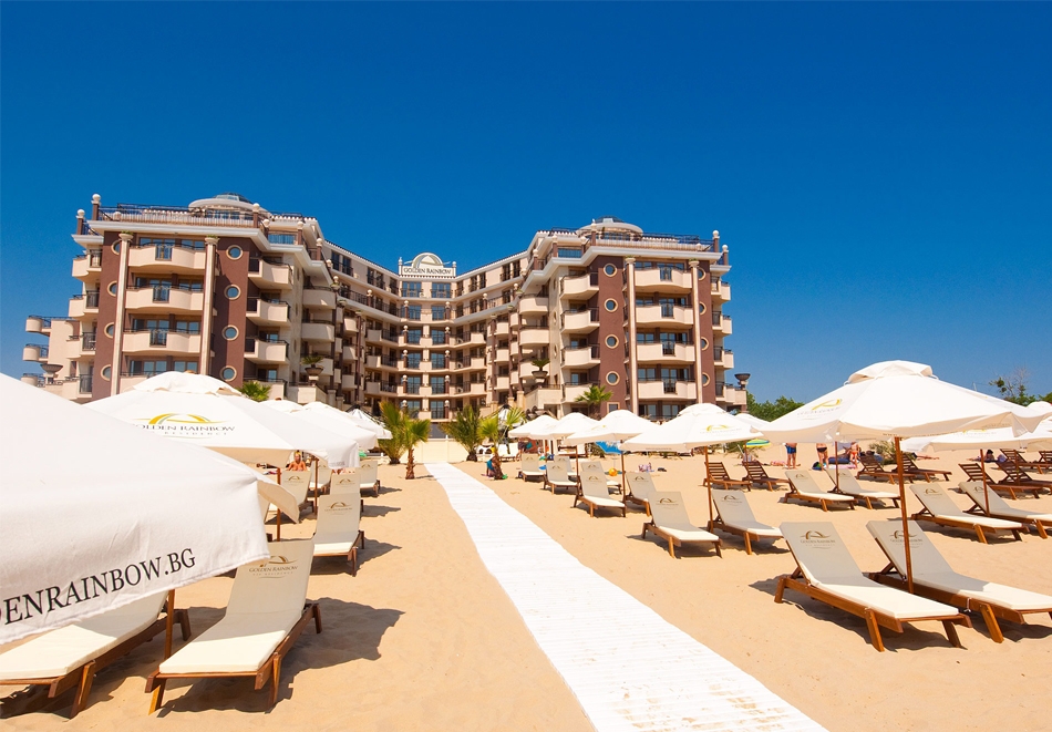 На ПЪРВА линия в Слънчев бряг! Нощувка на човек на база All Inclusive + басейн в Голдън Рейнбоу Вип Резиденс