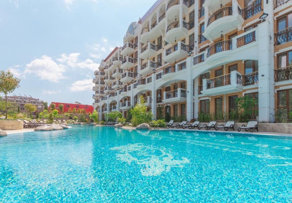 Нощувка за 2-ма с две деца или 3-ма възрастни + басейн в Комплекс Хармони Суитс 11-12 Гранд Ризорт, Слънчев бряг