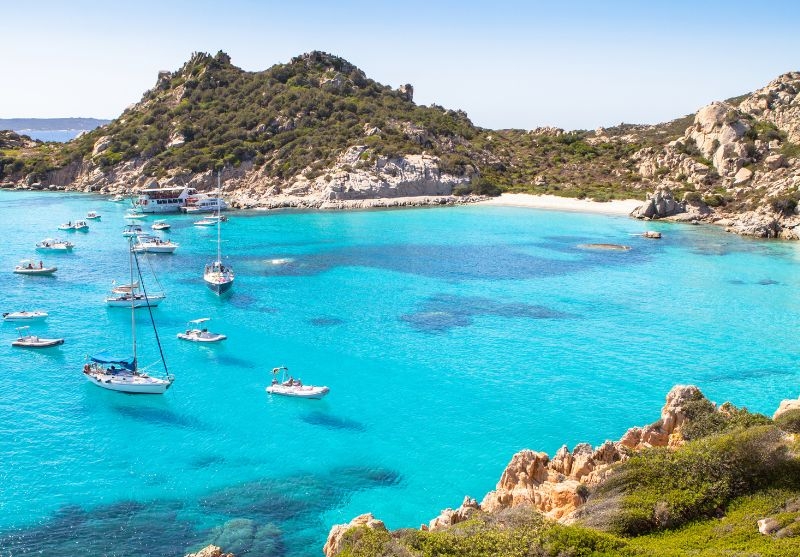 Почивка в Club Esse Gallura Beach, Сардиния, Италия! Самолетен билет от София + 7 нощувки на човек със закуски и вечери
