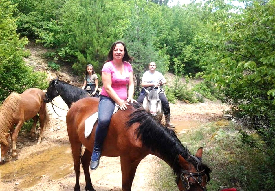 Едночасова Конна езда от Конна База Св. Иван Рилски, с. Владая, до София