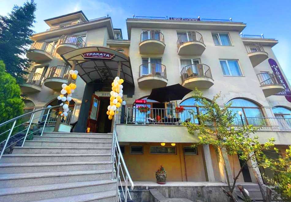 Нощувка на човек в хотел Траката, Варна. Дете до 13.99г - БЕЗПЛАТНО!