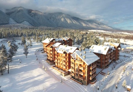 Нощувка за двама с едно или две деца от Пирин Голф Клуб, до Банско