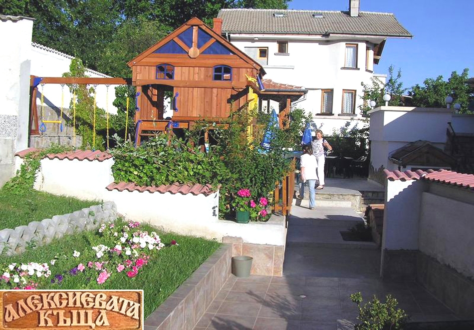 Нощувка на човек със закуска или закуска и вечеря в Алексиевата къща, с. Гургулят, обл. Софийска