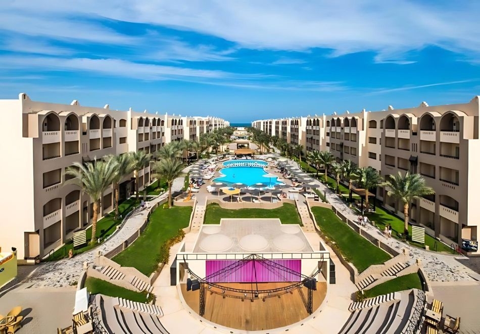 На първа линия в El Karma Aqua Beach Resort 4*, Хургада, Египет! Самолетен билет от София + 7 нощувки на човек на база All Inclusive