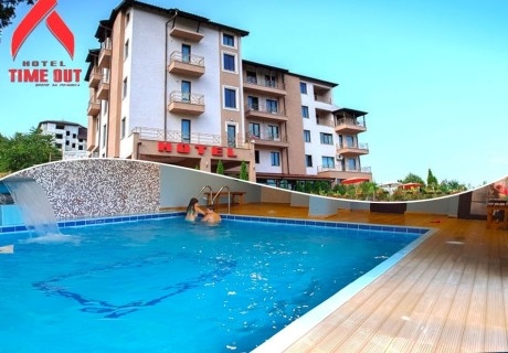 Нощувка със закуска плюс възможност за обяд и вечеря на човек + басейн и релакс зона в хотел Тайм Аут***, Сандански
