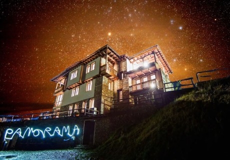 Почивка през 2026 в Лещен! Нощувка в самостоятелна къща с капацитет 22 човека от Къща за гости Панорама хаус