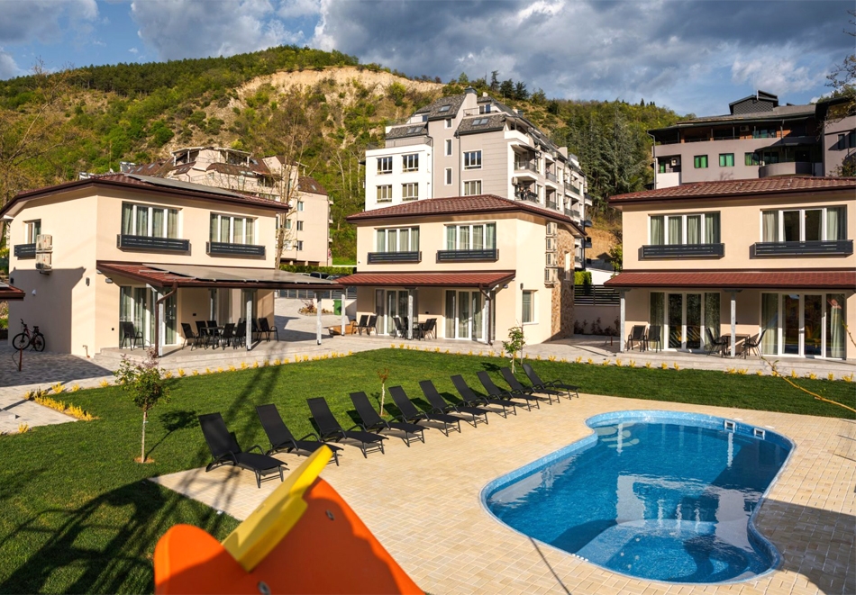 Самостоятелна къща за 6 човека и ползване на джакузи и сауна от Къщи за гости Еневи, Сандански