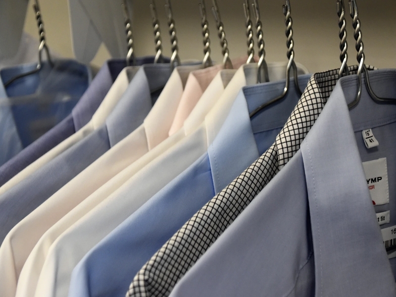 Химическо чистене и гладене на дрехи на стойност 38лв. с ваучер само за 20лв. от Аква Прес