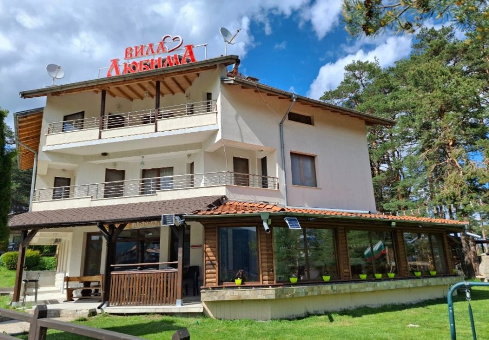 Нощувка за двама, четирима или наем на цяла вила с капацитет 16 човека + басейн, джакузи и механа във вила Любима, Цигов чарк