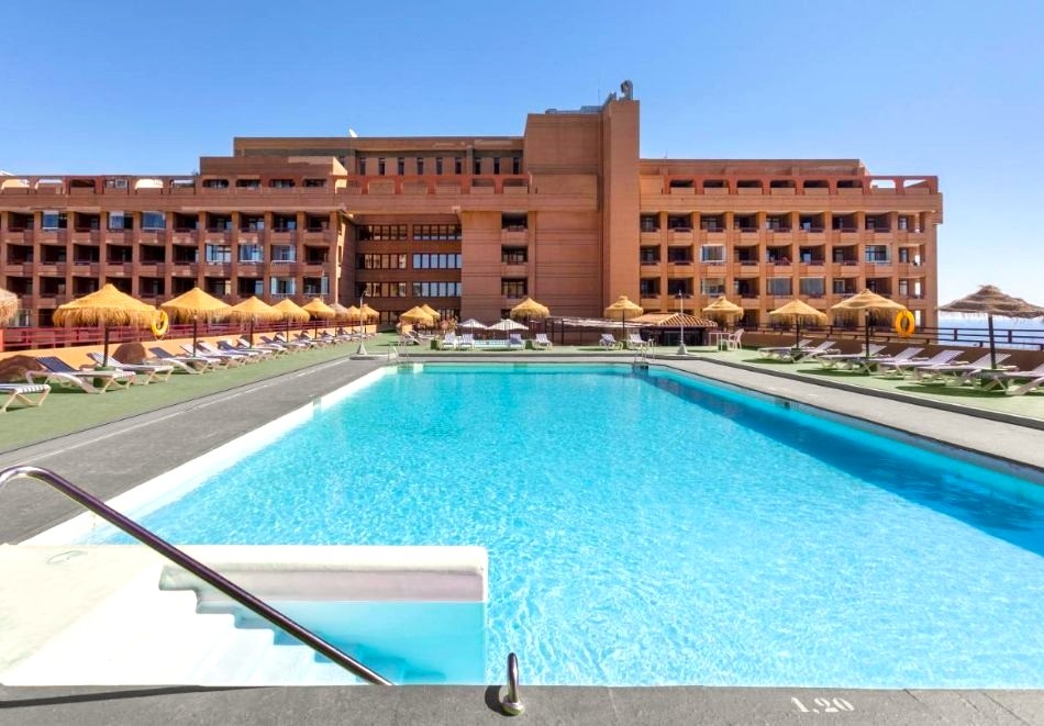 Ранни записвания на първа линия в Коста Дел Сол, Испания+ панорамна обиколка на Малага! Самолетен билет от София + 7 нощувки на човек със закуски и вечери в LAS PALMERAS 4*, Фуенхирола