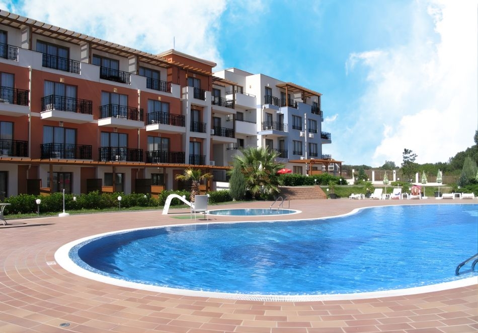 Лято 2026 All inclusive light до къмпинг Градина! Дете до 12г и паркинг безплатно от хотел Парадайз Гардън. Вземи -15% сега!