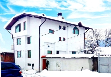 Нощувка на човек в къща за гости Байракови, Добринище