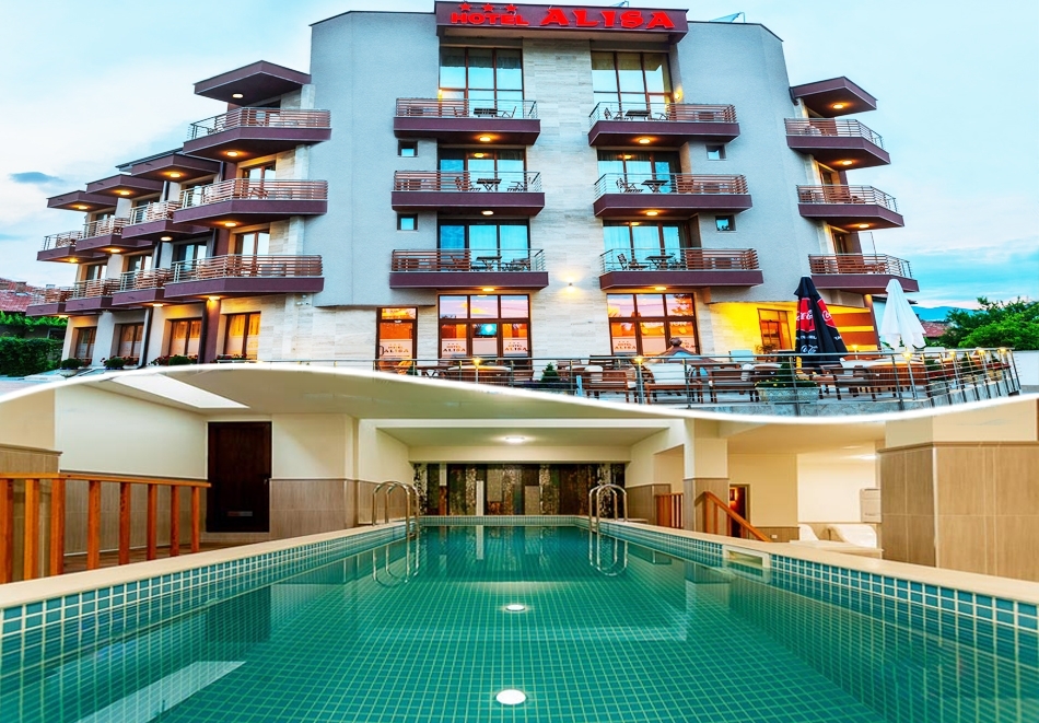 2 или 3 нощувки на човек със закуски + басейн и релакс зона в хотел Алиса, Павел баня