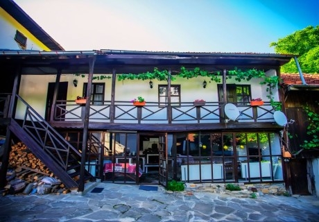 С компания в Троянския Балкан! Наем на самостоятелна вила за 6 човека с механа и барбекю от Къща за гости Планинска среща, с.Балканец