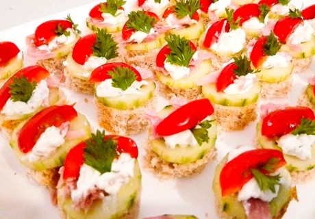 Сет от 150 броя вкусни хапки от Mrs. Pancake, София