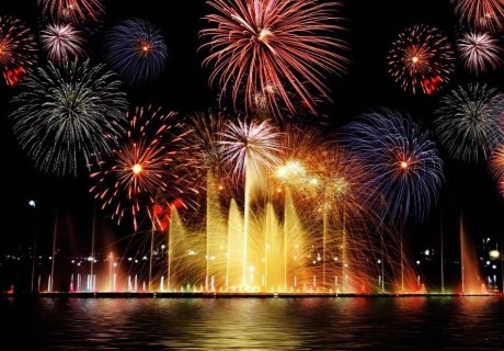 Нова година в Солун, Гърция + панорамна обиколка! Автобусен транспорт + 3 нощувки на човек със закуски и Новогодишна вечеря в хотел Capsis 4*