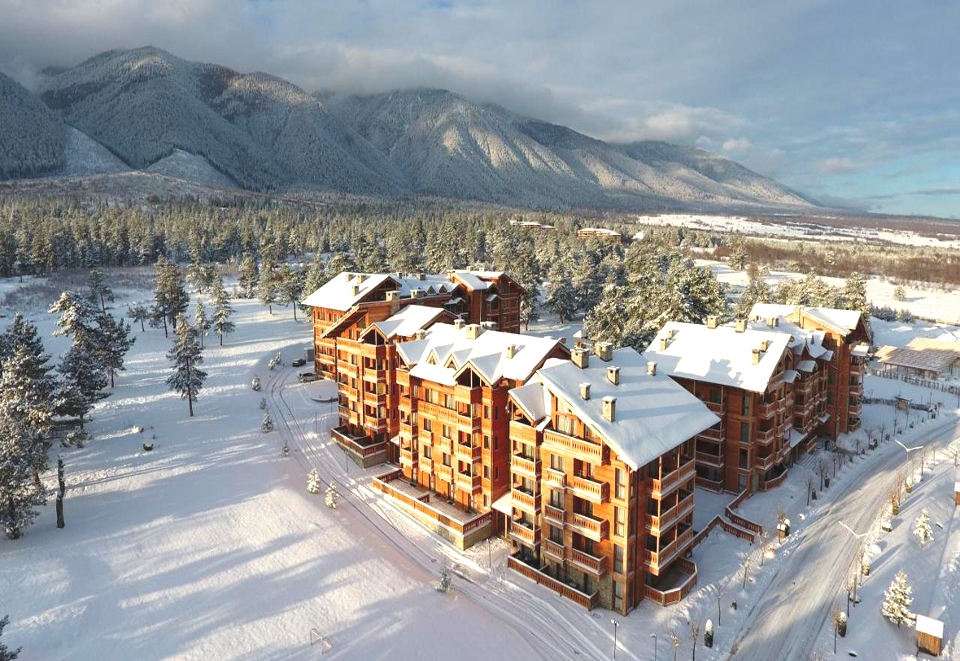 Нощувка за двама с едно или две деца от Пирин Голф Клуб, до Банско