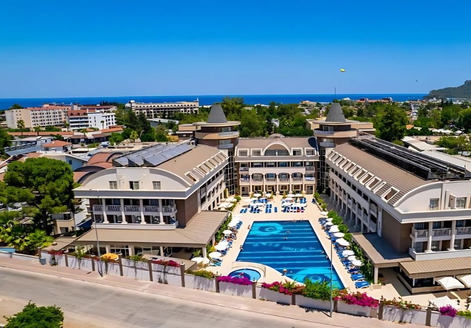 Ранни записвания за лято 2026 в Кемер, Турция. Чартърен полет от София + 7 нощувки на човек на база All Inclusive в хотел VIKING STAR 5*