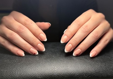 Маникюр с гел лак + сваляне на старо покритие от Студио за маникюр Ди Вижън, София