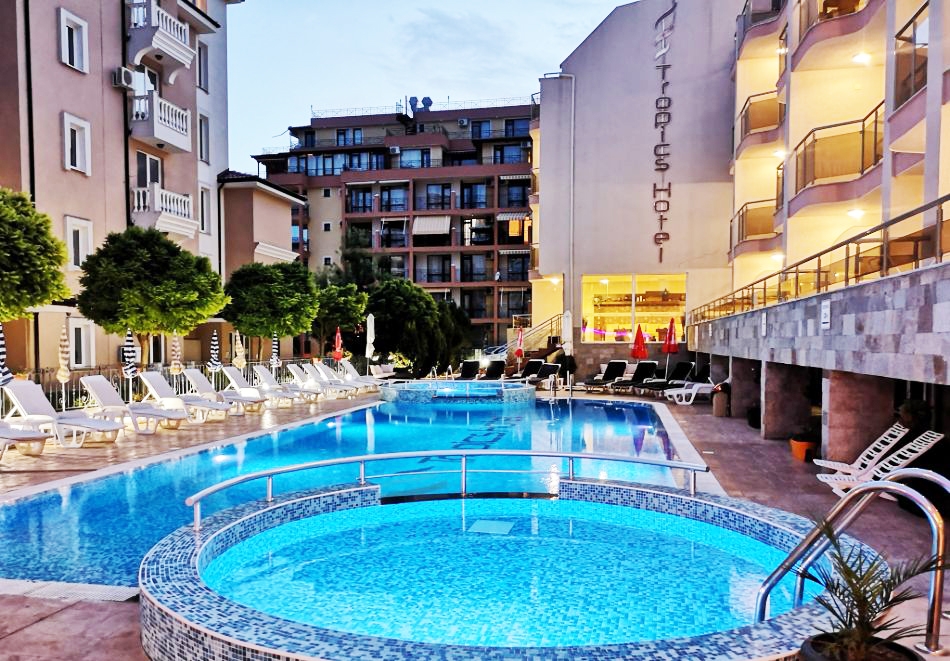 Ранни записвания за море 2026 в Свети Влас! Транспорт + 5 нощувки на човек на база All Inclusive + басейн в хотел Тропикс 3* от Ню Сън Травел. Тръгване от София, Пловдив и Стара Загора!!!