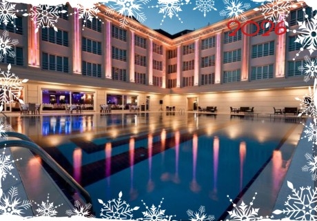 Нова 2026 година в Кемер, Турция! Автобусен транспорт + 3 нощувки на човек със закуски и вечери, едната празнична в хотел Mercia Hotels & Resorts 4* от ТА Роял Холидейз