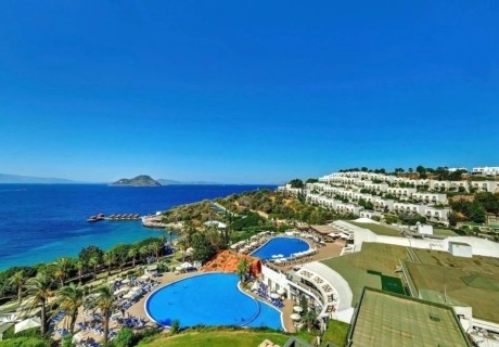 Ранни записвания на първа линия в Yasmin Bodrum Resort 5*, Бодрум, Турция! Самолетен билет от София + 7 нощувки на човек на база Ultra All Inclusive