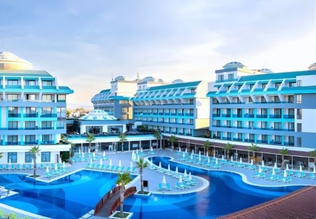 Нова Година в Анталия с полет от София, Варна или Пловдив + 4 нощувки на база Ultra All Inclusive на човек в Sensitive Premium Resort and SPA 5, Белек. Задължително доплащане за Новогодишна вечеря!