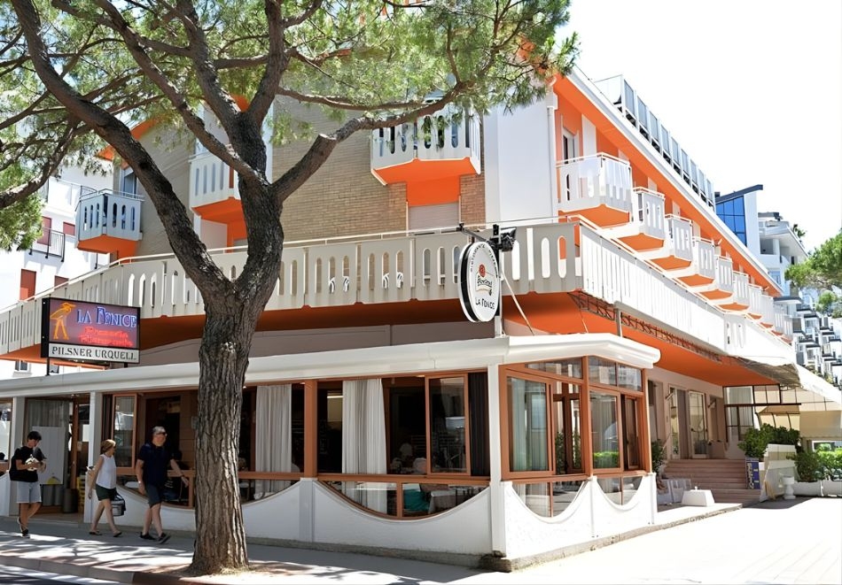 Екскурзия до Венеция, Италия! Полет от София + 7 нощувки на човек със закуски и вечери в хотел La Fenice, Лидо ди Йезоло