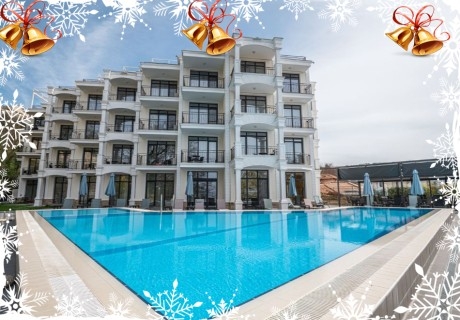 Морска Коледа в Балчик: 2 нощувки на човек със закуски и вечери, едната празнична + релакс зона от Комплекс Самара