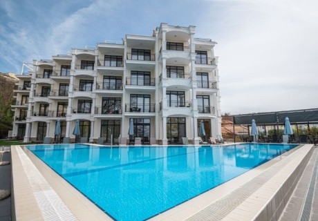 Почивка в Балчик: Нощувка за двама със закуска + масаж + релакс зона от Комплекс Самара