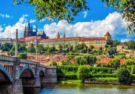 ПРОЛЕТНА ЗЛАТНА ПРАГА: Чартър от София + 3 нощувки на човек със закуски + възможност за допълнителни екскурзии