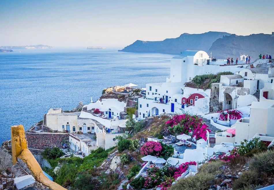 Почивка в Санторини, Гърция: Самолетен билет от София + 3 нощувки със закуски на човек в Kamari Blue Boutique 3*