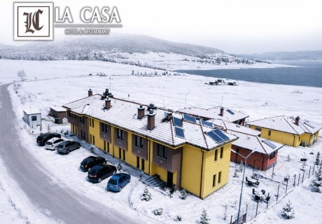 Почивка в Цигов Чарк: Нощувка на човек със закуска от хотел Ла Каса