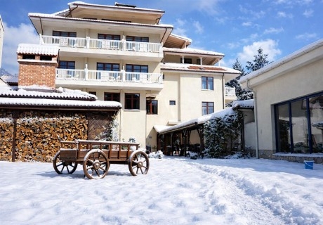 Почивка в Девин: Нощувка на човек и възможност за закуска, обяд и вечеря + вътрешен басейн и релакс зона от Семеен хотел Стиляна***