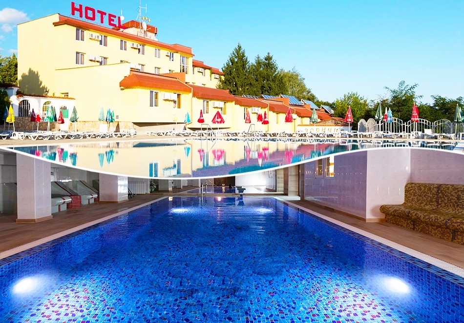 Почивка в Казанлък: Нощувка на човек със закуска с възможност за вечеря + басейн с минерална вода и релакс център в Комплекс Зорница
