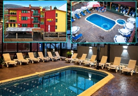 Почивка в Кранево: Нощувка на човек със закуска и вечеря + вътрешен или външен плувен басейн и релакс зона от хотел Жаки