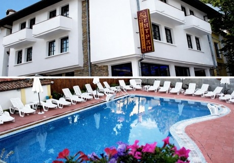 Почивка в град Елена: Нощувка на човек със закуска от хотел Централ