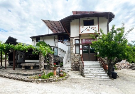 Почивка в полите на Родопите: Нощувка за двама, трима или четирима в Арт Спектър Камп, Брацигово