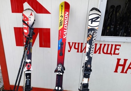 Наем на ски или сноуборд оборудване за деца или възрастни от Ски училище Стенли, Пампорово