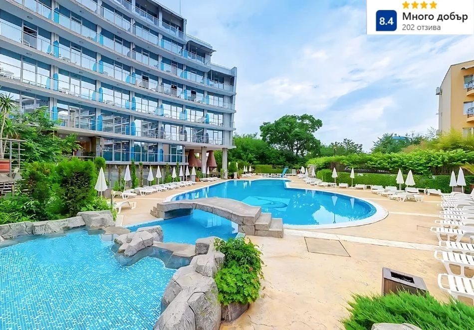 Ранни записвания с 10% отстъпка за лято 2026г. на 1-ва линия в Китен: Нощувка на човек на база All Inclusive Plus + басейн от Хотел Каменец. Дете до 11.99г. безплатно