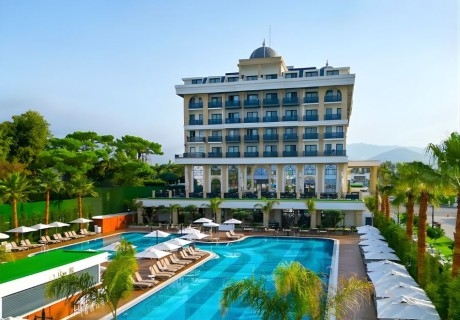 Почивка в Алания, Турция: Самолетен билет от София + 7 нощувки на човек на база Ultra All Inclusive в Serenity Queen Hotel Lux 5*