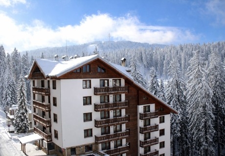 Почивка в Пампорово, в близост до писта №7 и лифт №1: Нощувка на човек със закуска и вечеря от Апартаменти Невада